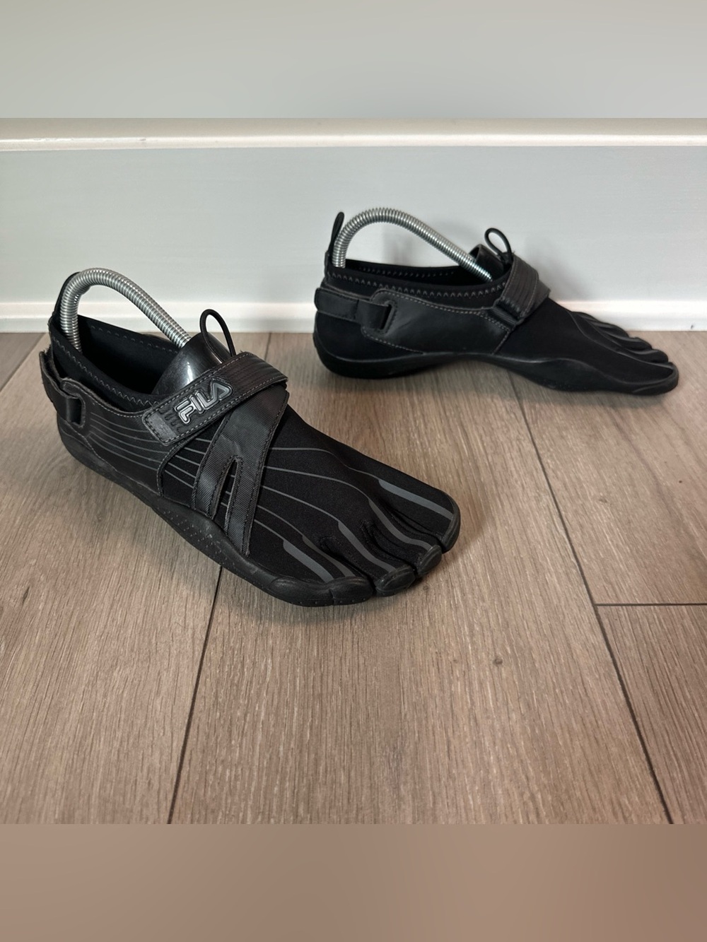Fila Skeletoes Womens Size 9 Black Barefoot Shoes Sneakers Running Beach Water